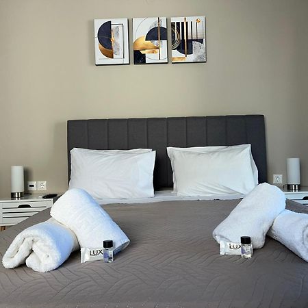 Modern Central Αpt 500M From The Beach. Chrissi Akti Chania Exterior foto