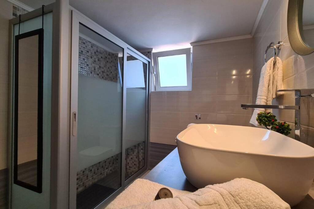 Modern Central Αpt 500M From The Beach. Chrissi Akti Chania Exterior foto