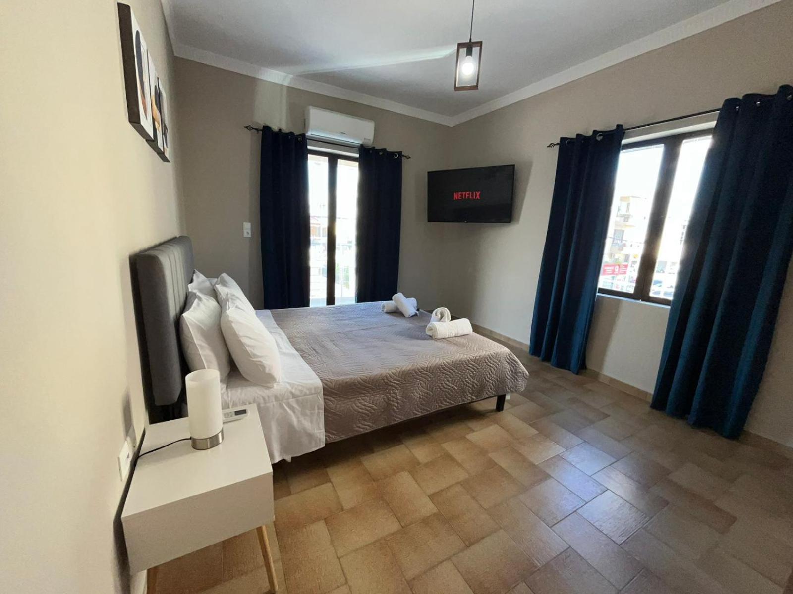 Modern Central Αpt 500M From The Beach. Chrissi Akti Chania Exterior foto